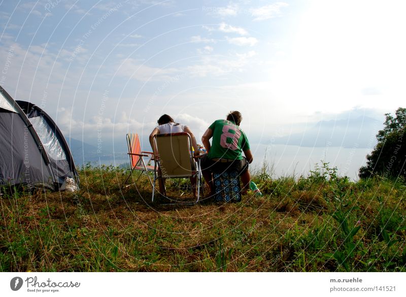 vista lago Wohnmobil Camping Italien Zelt Meer Sommerurlaub Aussicht Blick Seeufer Natur Wiese frei Freiheit Lago Maggiore Hotel Natur Hanglage Natur pur