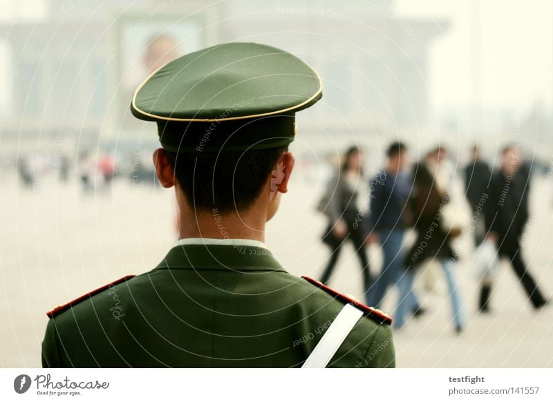 himmlischer frieden China Peking Platz offen Quadrat Tiananmen Platz bewachen Überwachung Unschärfe stehen Uniform besetzen Demonstration Student protestieren