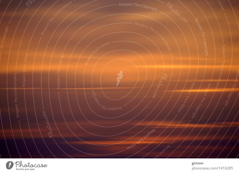 Verwischter Sonnenuntergang schön Natur Wolken Wetter Streifen violett orange Tageszeit orangener Himmel lila Himmel Wischeffekt Wolkenformation Cirrus