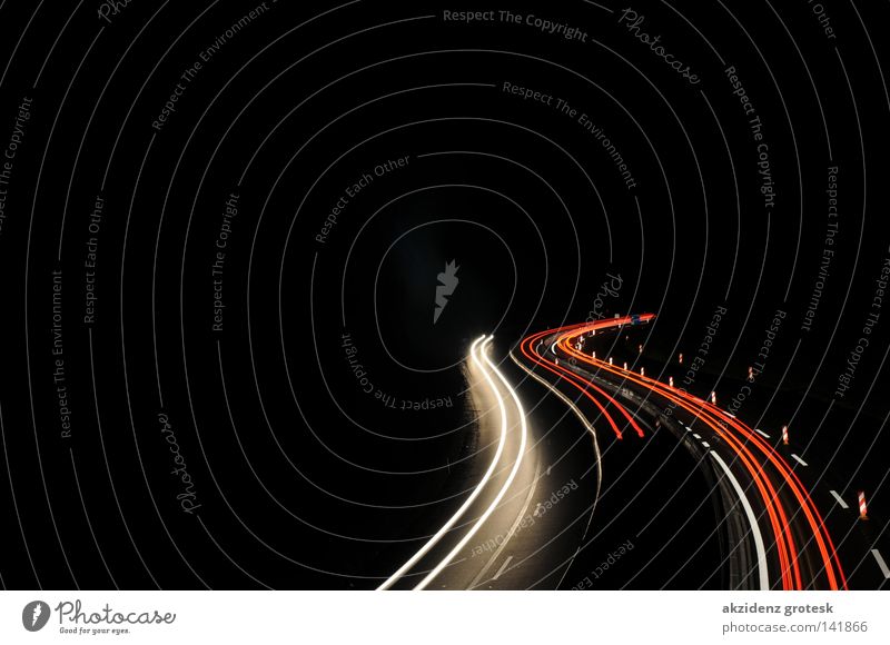 Highway at Night Autobahn Verkehr Straße Nacht Licht rot-weiß dunkel Langzeitbelichtung F 1.4 D300 50 mm bewegte lichter