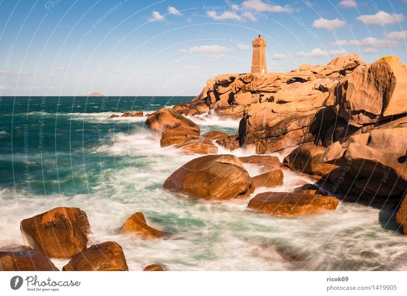 Atlantikküste in der Bretagne Erholung Ferien & Urlaub & Reisen Natur Landschaft Wolken Felsen Küste Meer Leuchtturm Sehenswürdigkeit Stein Tourismus