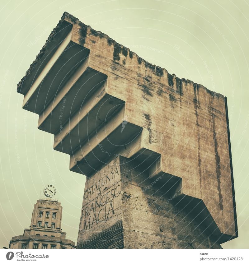 Vorsicht Stufe! Tourismus Sightseeing Städtereise Kunst Kunstwerk Stadt Platz Bauwerk Architektur Treppe Sehenswürdigkeit Wahrzeichen Denkmal Stein