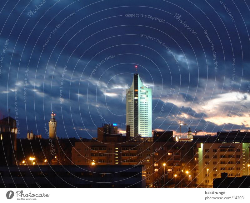 Leipzig City Stadt Wolken Hochhaus Dämmerung Architektur Uniriese Licht Skyline City-Hochhaus Leipzig