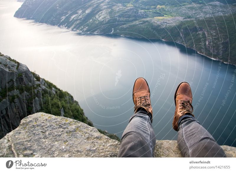 Norwegen XIII - Preikestolen Ferien & Urlaub & Reisen Ausflug Abenteuer Ferne Freiheit Mensch maskulin Beine Fuß 1 Umwelt Natur Landschaft Hügel Felsen