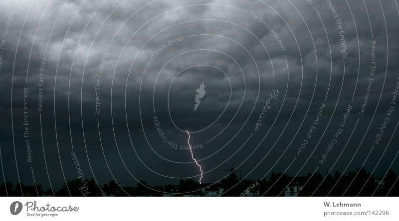 Blitzgewitter über Mainz Wolken Blitze gefährlich Wetter Meteorologie Regen Momentaufnahme Panorama (Aussicht) Deutschland bedrohlich Panorama (Bildformat)