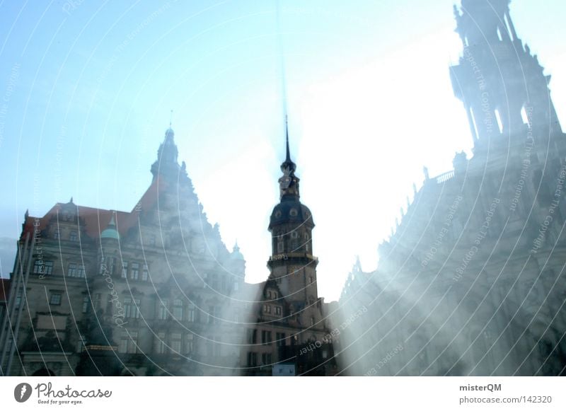 Kulturschock. Dresden Hauptstadt Altstadt Burg oder Schloss Hofkirche Licht Lichterscheinung Strahlung Korona heilig himmlisch schön alt Weltkulturerbe