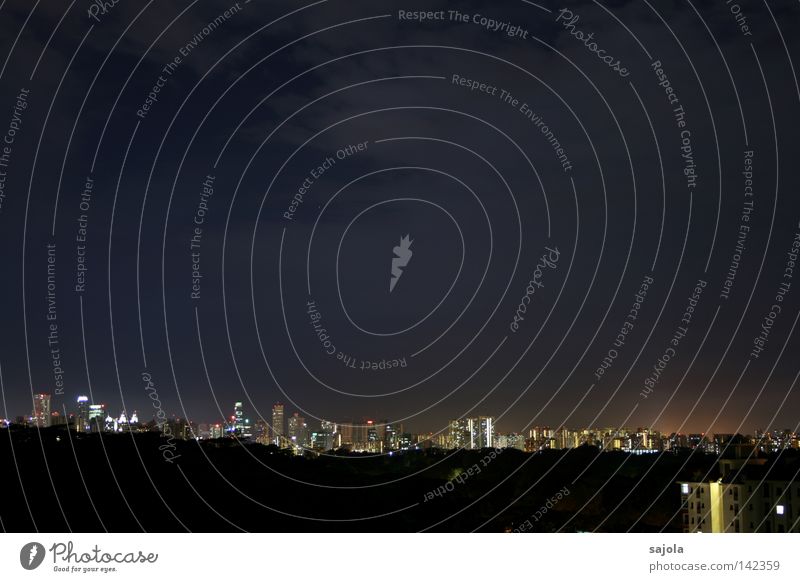 singapore by night Himmel Wolken Horizont Stadt Stadtzentrum Skyline Hochhaus dunkel Stimmung Singapore Bankenviertel Asien Aussicht Farbfoto Außenaufnahme