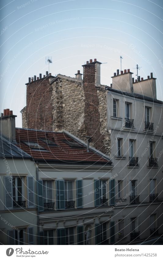 Licht und Schatten Häusliches Leben Wohnung Haus Skulptur Paris Mauer Wand Fassade Kamin Fenster Dach Dachrinne Schornstein Straße Stein Holz Backstein atmen