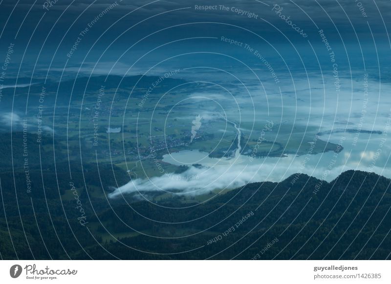 Wenn alles schläft..... Umwelt Natur Landschaft Himmel Wolken Horizont Hügel Alpen Seeufer wandern bedrohlich dunkel Unendlichkeit gruselig kalt natürlich grün