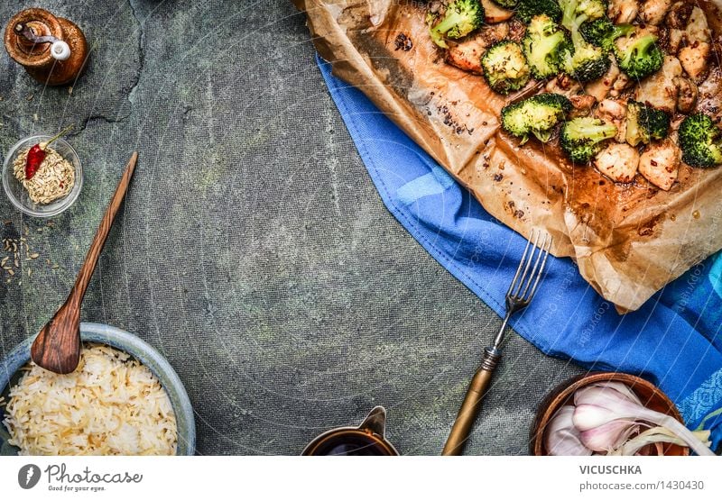 Geröstetes Hühnerfleisch mit Brokkoli und Sojasauce Lebensmittel Fleisch Gemüse Getreide Kräuter & Gewürze Öl Ernährung Mittagessen Abendessen Büffet Brunch