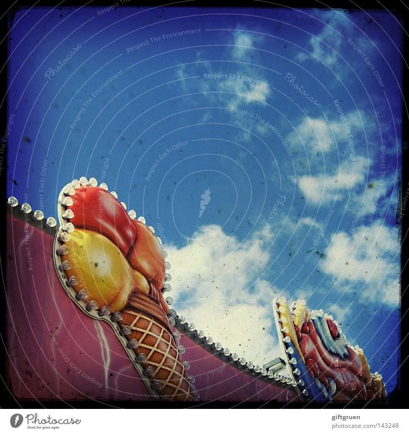 lucy in the sky with ice-cream cones Speiseeis Jahrmarkt Licht Fairness Himmel Freude Süßwaren Ernährung lustig Schilder & Markierungen ice cream light eat