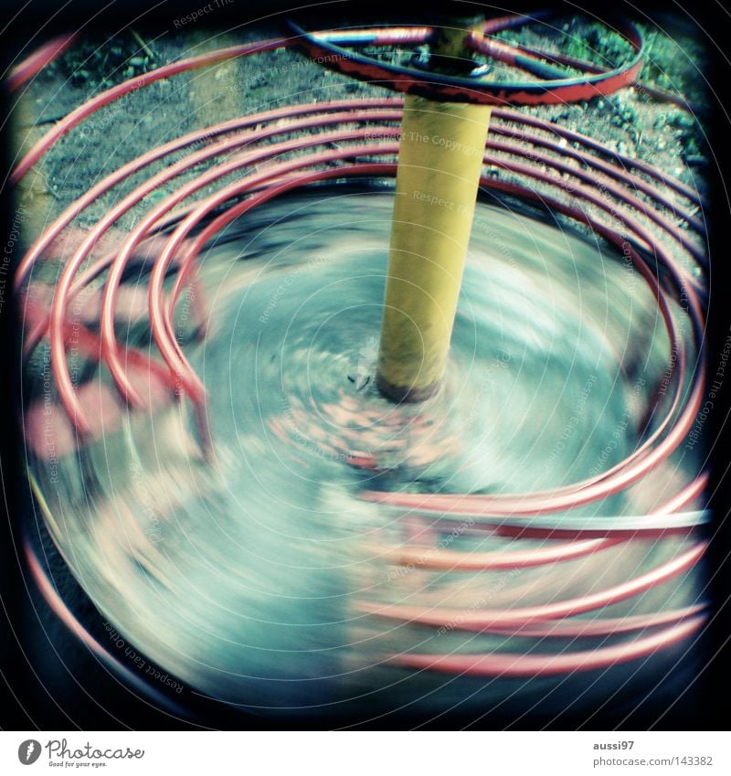 Rotation Licht Spielen Spielplatz Bewegung Spieltrieb Turnen Pause analog Sucher umrandet Rahmen Bewegungsunschärfe Spielzeug Schwindelgefühl Zufriedenheit