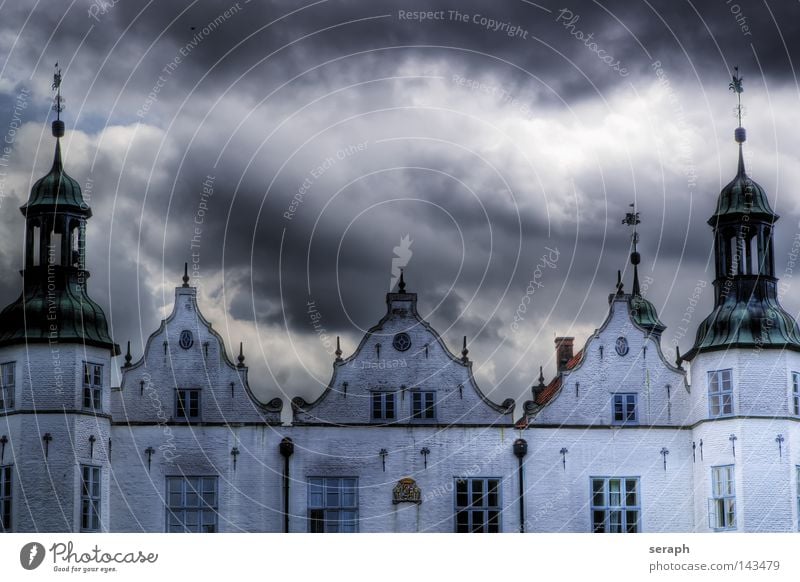 Schloss Ahrensburg Hanse nordisch Renaissance Bauwerk Fassade Wolken dramatisch Schleswig-Holstein Gebäude Kultur historisch Sturm Schlossturm Bekanntheit