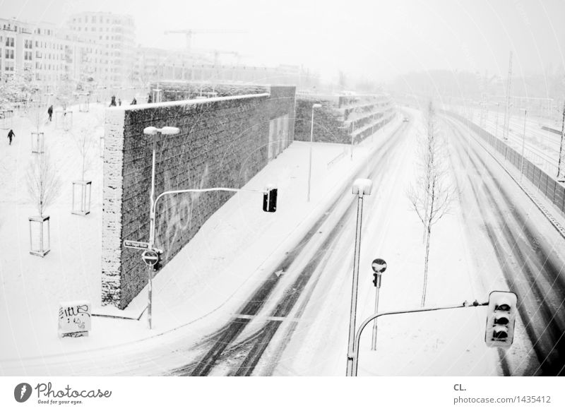 eiszeit Mensch Leben Menschengruppe Umwelt Winter Klima Wetter Eis Frost Schnee Stadt Haus Platz Mauer Wand Verkehr Verkehrswege Straßenverkehr Autofahren