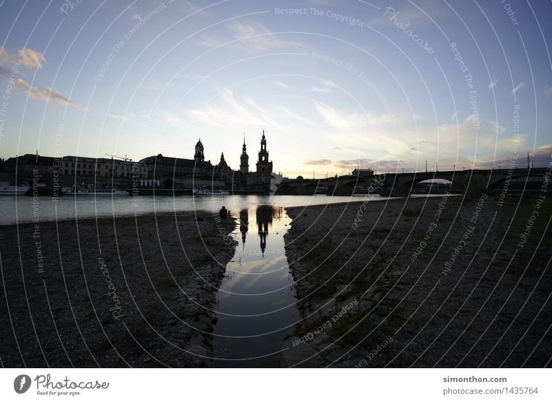 Dresden Architektur Landschaft Flussufer Elbe Deutschland Europa Kleinstadt Stadt Stadtzentrum Altstadt Skyline Kirche Brücke Bauwerk Gebäude Sehenswürdigkeit