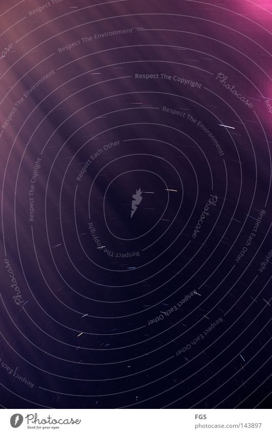 Sternspuren #2 Nacht kalt Schichtarbeit Mainz Langzeitbelichtung Belichtung Neubau violett weiß dunkel Strahlung schön Himmelskörper & Weltall Spuren Klarheit