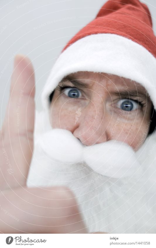 Seid Ihr denn auch wirklich immer brav? Lifestyle Weihnachten & Advent androgyn Frau Erwachsene Mann Senior Leben Gesicht Finger 1 Mensch Mütze Nikolausmütze