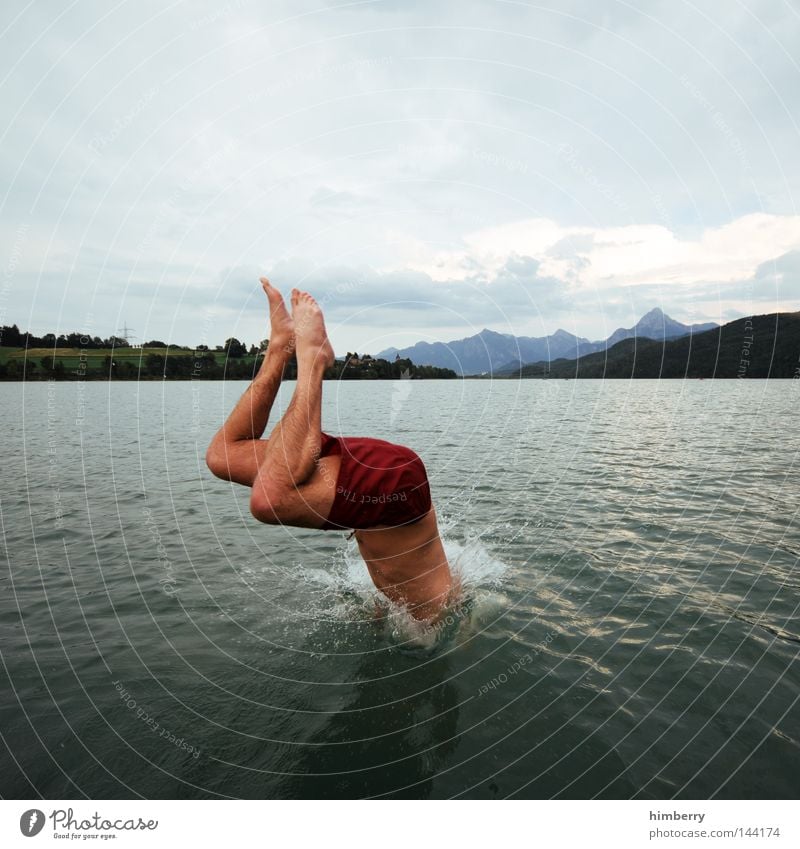 coming down Misserfolg Kopfsprung kalt frisch tauchen Taucher Hals über Kopf Gebirgssee See Jugendliche Erfrischung Tretboot Wasserfahrzeug Segelboot Schwimmbad