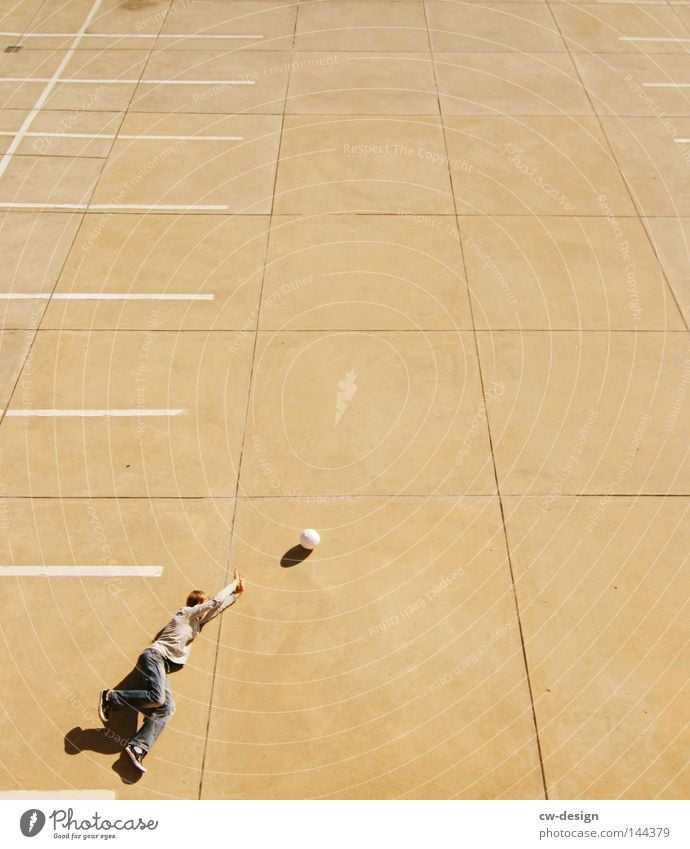 URBAN GAMES pt.I Beton hart Stein kalt Sport Spielen Körperspannung Freizeit & Hobby Aktion Linie Streifen Muster Rhythmus Reihe Ordnung parken Parkplatz