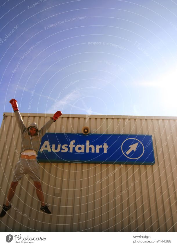 X-GAMES Beton hart kalt Spielen Körperspannung Freizeit & Hobby Linie Streifen Muster Rhythmus Ordnung parken Parkplatz Parkdeck Parkhaus fahren Richtung