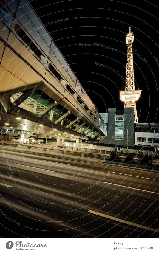 ICC Berlin Nacht Funkturm Langzeitbelichtung Weltraumstation modern Space Street