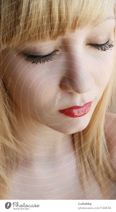 red Lips blond rot Lippen Wimpern Haare & Frisuren Frau Gesicht Auge Nase Pony Franseln