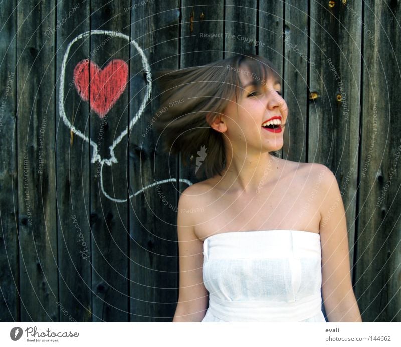 Loved Porträt Kleid weiß Frau rot Liebe Luftballon gezeichnet Bekleidung white woman rote Lippen red loved Herz heart balloon zeichnen Freude happy lachen