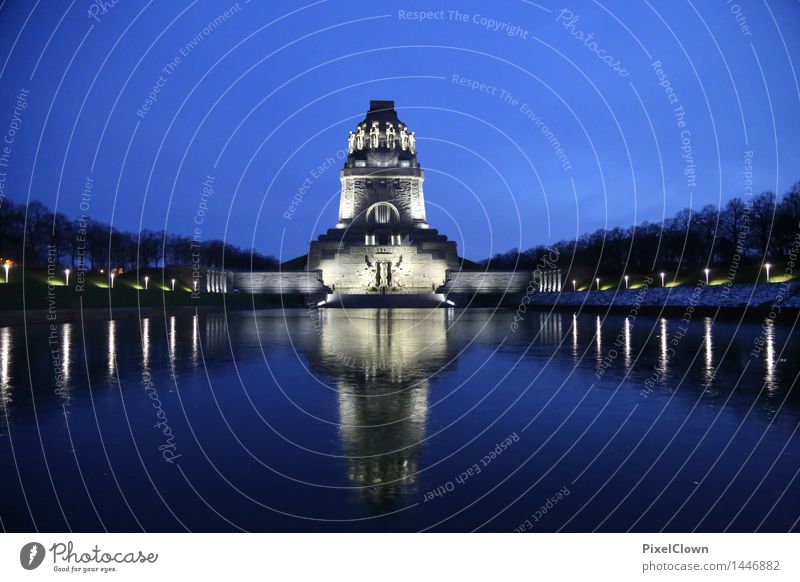 Völkerschlachtdenkmal Leipzig Ferien & Urlaub & Reisen Tourismus Ausflug Sightseeing Städtereise Kunst Nachthimmel Park Stadt Bauwerk Architektur