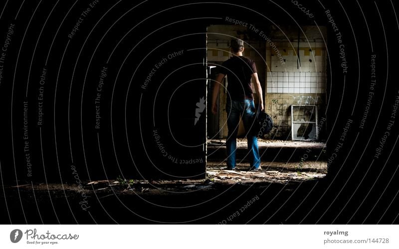 auf Montage Fabrik Fenster Zerstörung Trauer Altbau Industriefotografie Industrialisierung Vergangenheit Vergänglichkeit alt Einsamkeit leer vergangen Licht