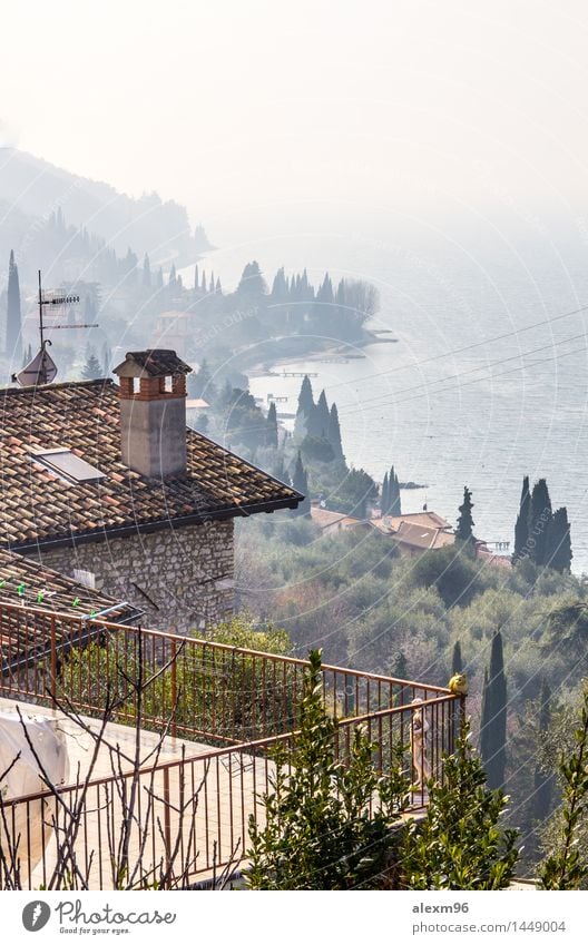 Schöner Ausblick am frühen morgen über dem Gardasee Italien Ferien & Urlaub & Reisen Tourismus Abenteuer Ferne Freiheit Camping Sommer Sommerurlaub Sonne Meer