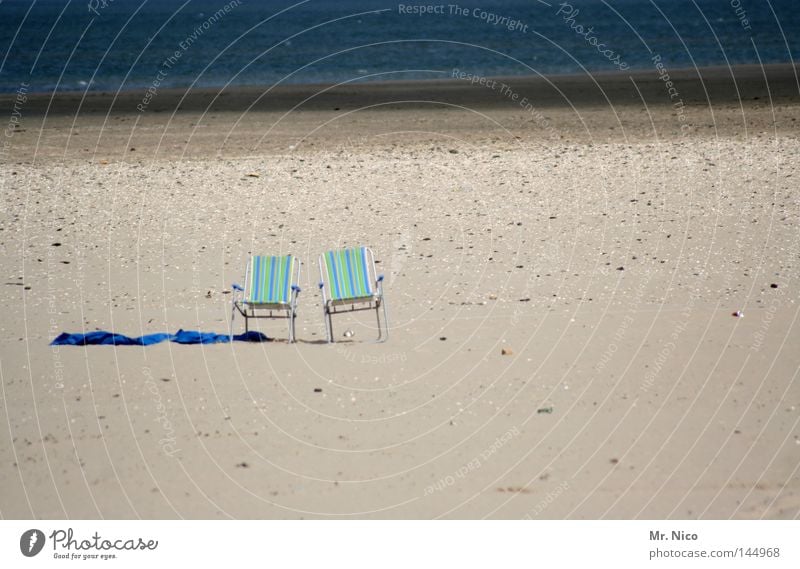 Wir sind dann mal kurz weg.... Liegestuhl Erholung erholsam ruhig ruhen Wellness Ferien & Urlaub & Reisen Sommerferien Strand Meer Handtuch Badetuch 2 gestreift