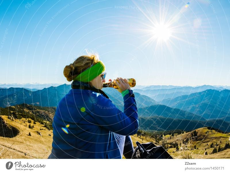 Gipfehoibe Getränk trinken Bier Freizeit & Hobby Ferien & Urlaub & Reisen Ausflug wandern feminin Junge Frau Jugendliche 30-45 Jahre Erwachsene Natur Landschaft