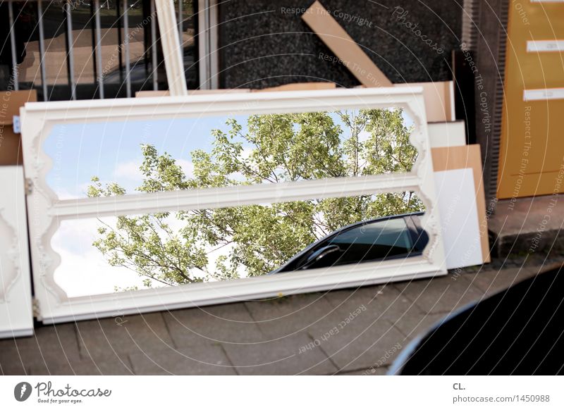 bitte weiter gehen Himmel Schönes Wetter Mauer Wand Verkehr Verkehrsmittel Verkehrswege Wege & Pfade Fahrzeug PKW Spiegel Sperrmüll Müll komplex Farbfoto