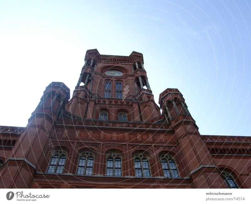 rathaus berlin Rathaus Gebäude groß Fenster Architektur Berlin Himmel blau Säule Lagerhalle