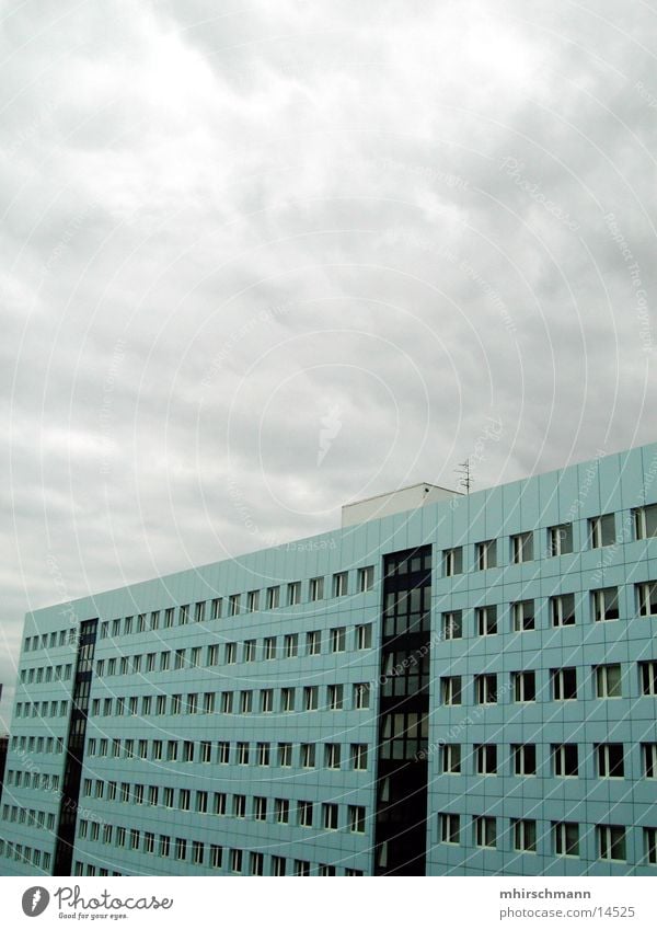 Block #2 Plattenbau weiß Haus Gebäude Hochhaus Architektur blau Himmel