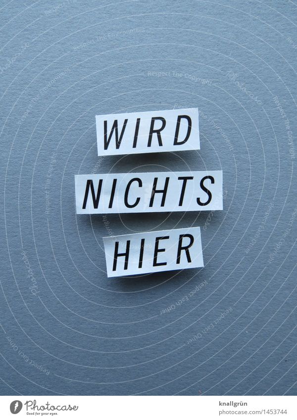 WIRD NICHTS HIER Schriftzeichen Schilder & Markierungen Kommunizieren eckig grau schwarz weiß Gefühle Stimmung Sorge Enttäuschung Verzweiflung Frustration Ärger