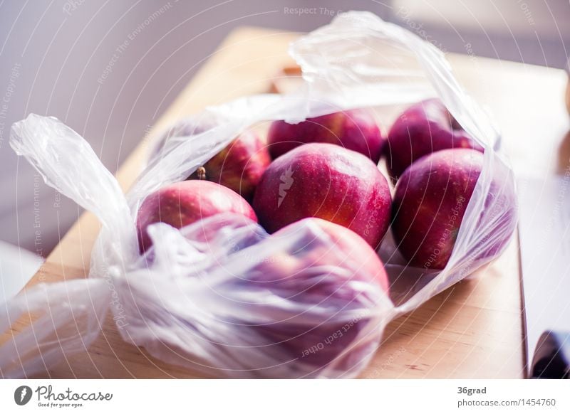 rote Äpfel Lebensmittel Frucht Apfel Dessert Süßwaren Ernährung Vegetarische Ernährung Fingerfood Gesunde Ernährung Gesundheit natürlich süß Tisch Tüte Küche