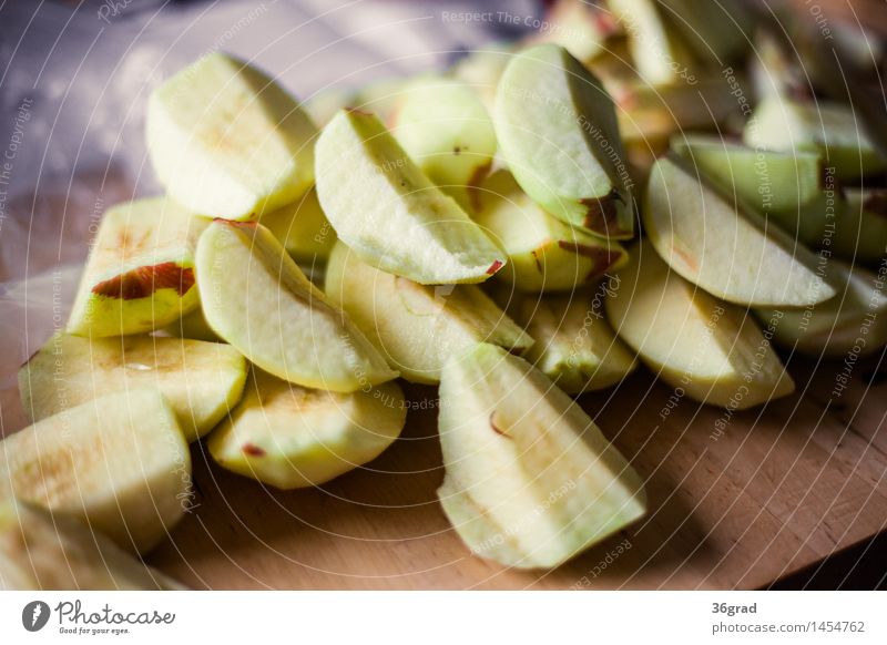 geschälter Apfel Lebensmittel Frucht Dessert Süßwaren Ernährung Kaffeetrinken Vegetarische Ernährung Fingerfood Küche lecker natürlich süß backen Backwaren