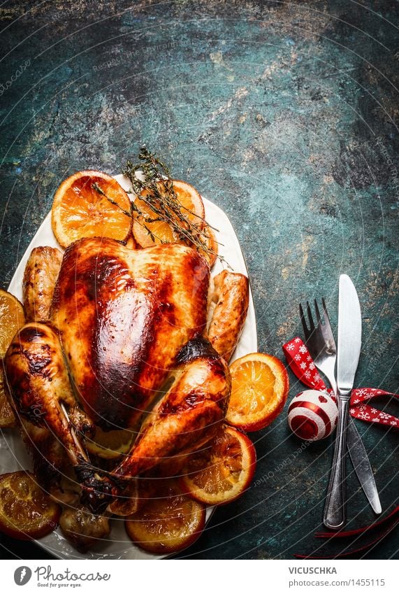 Brathähnchen mit Orangen , Weihnachtsessen Lebensmittel Fleisch Frucht Ernährung Abendessen Festessen Geschirr Besteck Stil Design Innenarchitektur