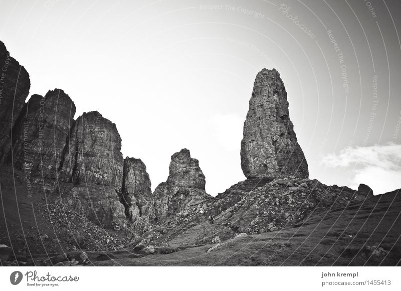 The Storr Umwelt Natur Landschaft Felsen Alpen Berge u. Gebirge Gipfel Schottland Isle of Skye außergewöhnlich bedrohlich dunkel gigantisch hoch Spitze Kraft