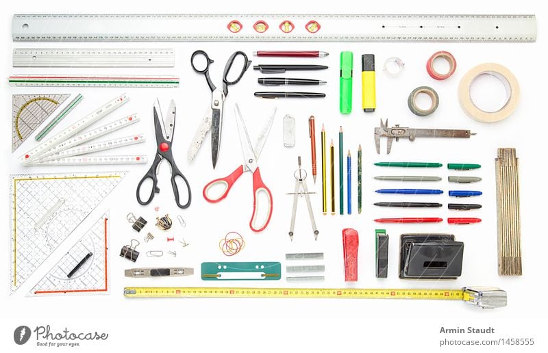 Formalistisches Büro-Still-Leben Design Schule Designer Arbeitsplatz Business Ordnung Werkzeug Sammlung Stillleben messen planen nützlich viele Lineal Klebeband