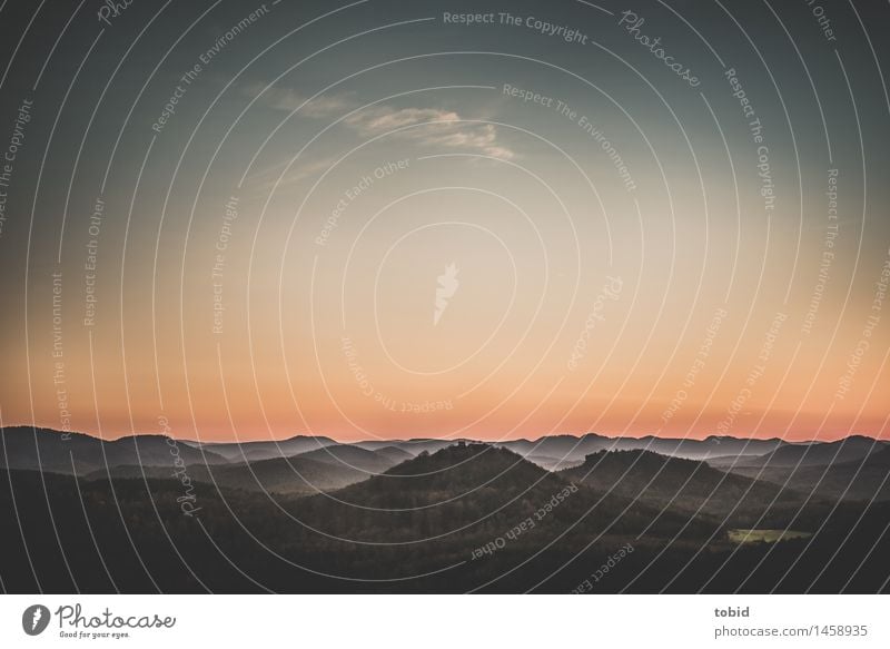 Abenddämmerung Natur Landschaft Pflanze Himmel Wolken Horizont Sommer Herbst Schönes Wetter Nebel Wald Hügel Unendlichkeit Idylle Ferne Tal Gipfel Farbfoto