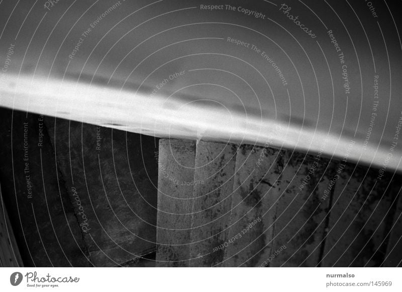 The Way down Treppe Baustelle Beton Haus Design schön Ödland kahl leer Tod grau analog negativ Insel Werder Havel abwärts Biegung rund Zement Bauarbeiter