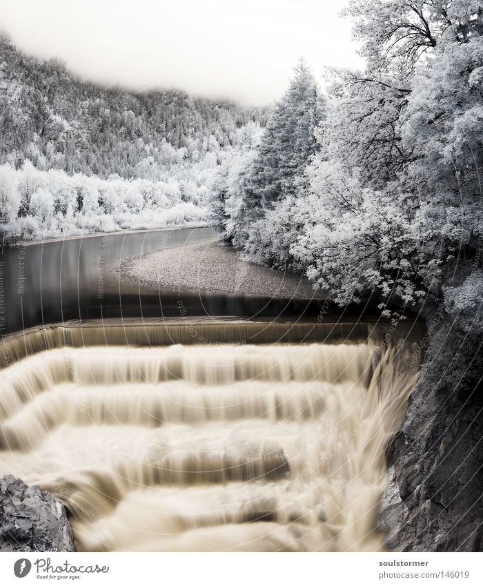 Wasserfällchen - Nur für Zett ;) Infrarotaufnahme Wasserfall Fluss See Baum Himmel Nebel Wolken Märchen Märchenwald Geschwindigkeit Leben Schwarzweißfoto