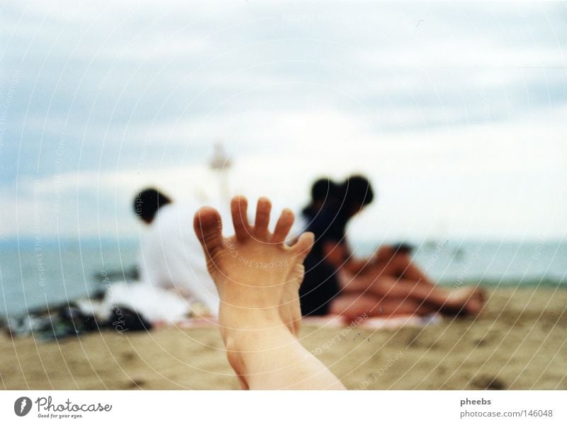 .:frOschfuß:. Strand Ferien & Urlaub & Reisen Meer Meschen Silhouette hell-blau Sommer Sonne Fuß Sand