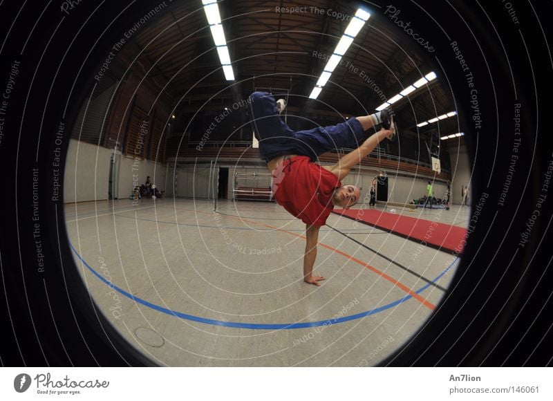 one second Handstand Sporthalle Fischauge Le Parkour Sport-Training martial arts Freerunning