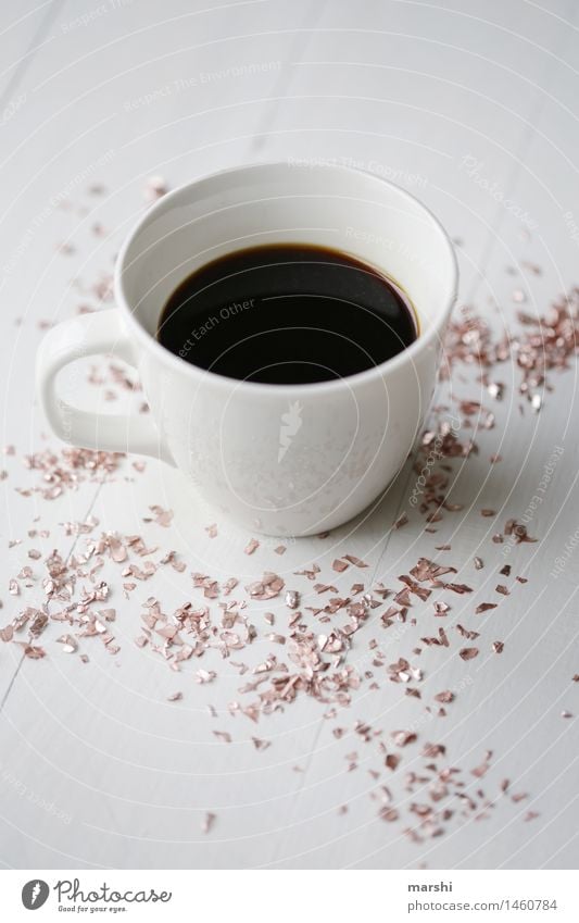 Glitzer zum Kaffee Lebensmittel Getränk trinken Heißgetränk Espresso Stimmung glänzend Kaffeepause Kaffeetasse Kaffeetrinken durstig Daten wach Farbfoto