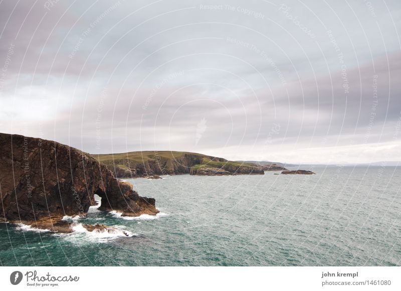 Strathy Point Natur Landschaft Wolken schlechtes Wetter Wellen Küste Bucht Nordsee Meer Klippe Schottland strathy point bedrohlich maritim wild Kraft Mut