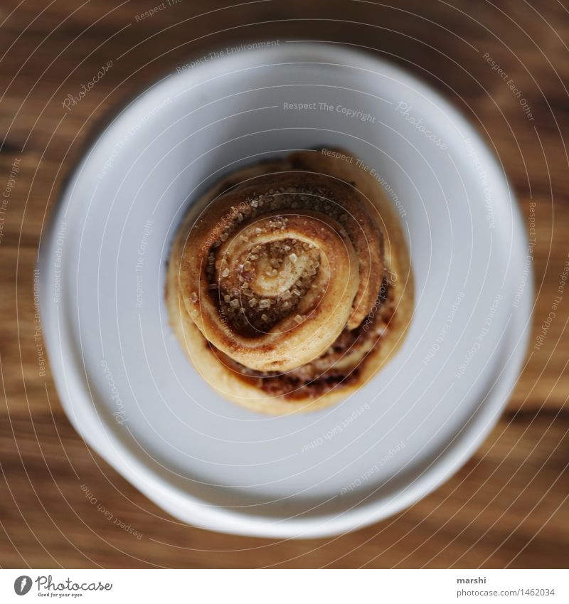 Zimtschnecken-Hypnose Lebensmittel Dessert Süßwaren Ernährung Essen Stimmung lecker Perspektive Vogelperspektive Foodfotografie zimtschnecke Farbfoto