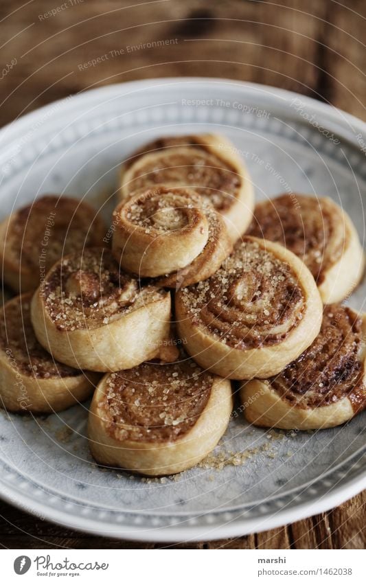 Zucker&Zimt Backwaren Schnecke Weihnachtsgebäck süß Holz lecker Ernährung Kalorienreich Süßwaren Weihnachten & Advent Teller Geschmackssinn Gesunde Ernährung